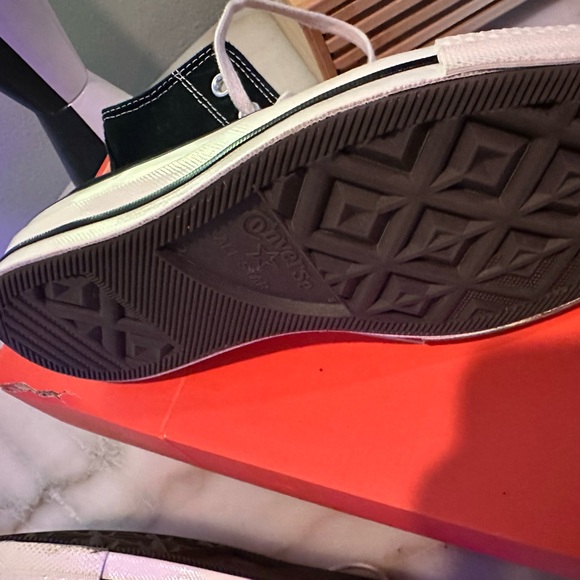 Converse Chuck 70 Black High Top
7.0 women/5.0 men - Picture 7 of 8